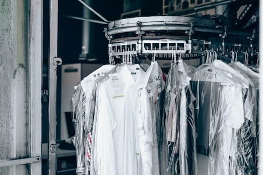 Circular dry cleaning rack
